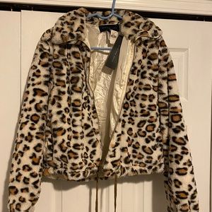 Super cute cheetah jacket!! 💓💓💓